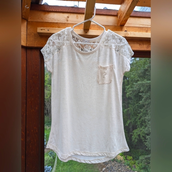 Ivory top with lace detail - Picture 1 of 3